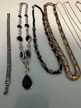 Lot of jewelry